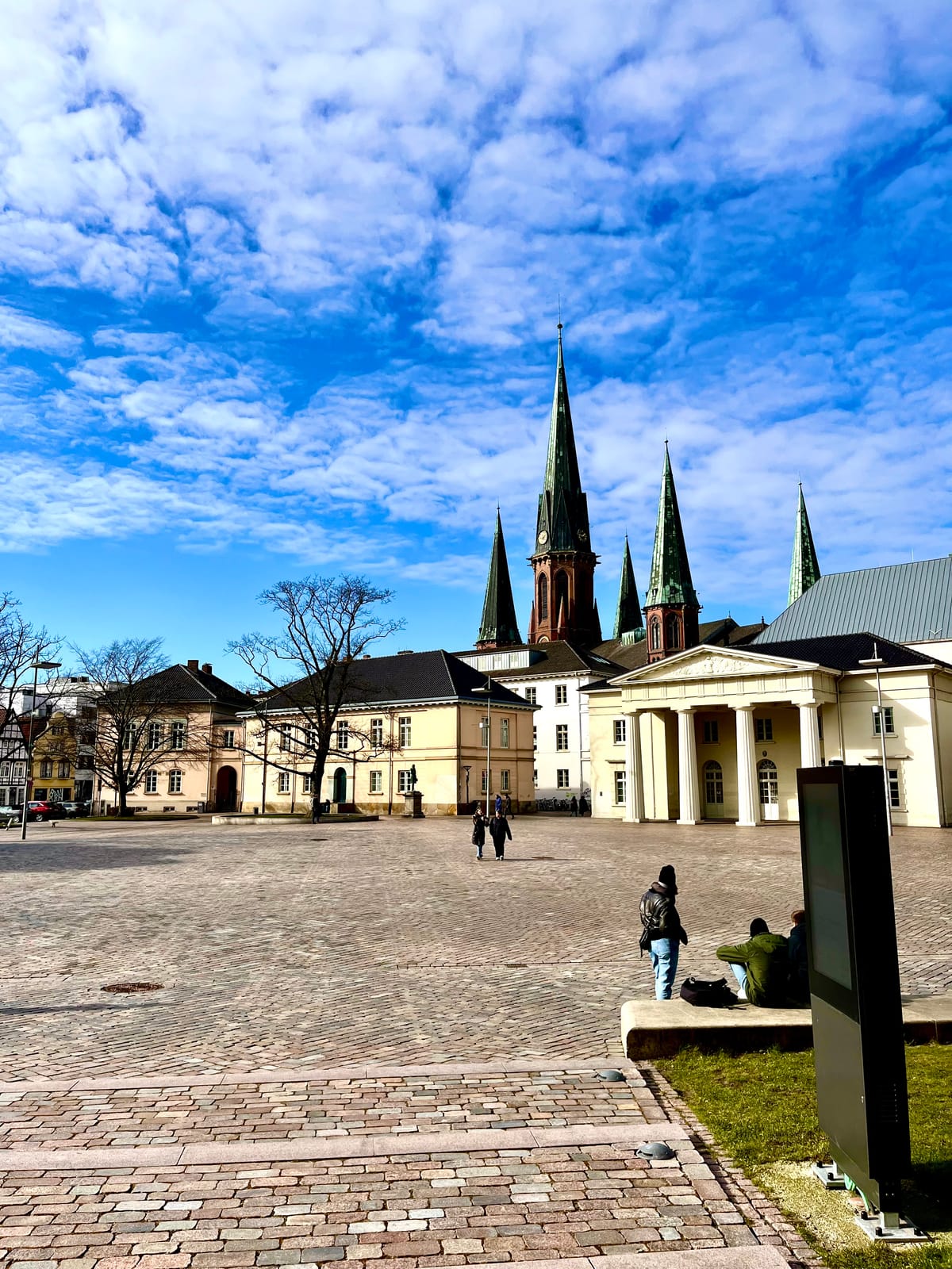 Zwischen Weltgeschehen und Kuchenteller – ein Nachmittag in Oldenburg